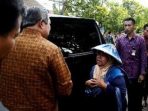 SBY Ditemui Penjual Gorengan (Foto : Purwo S/Detikcom)