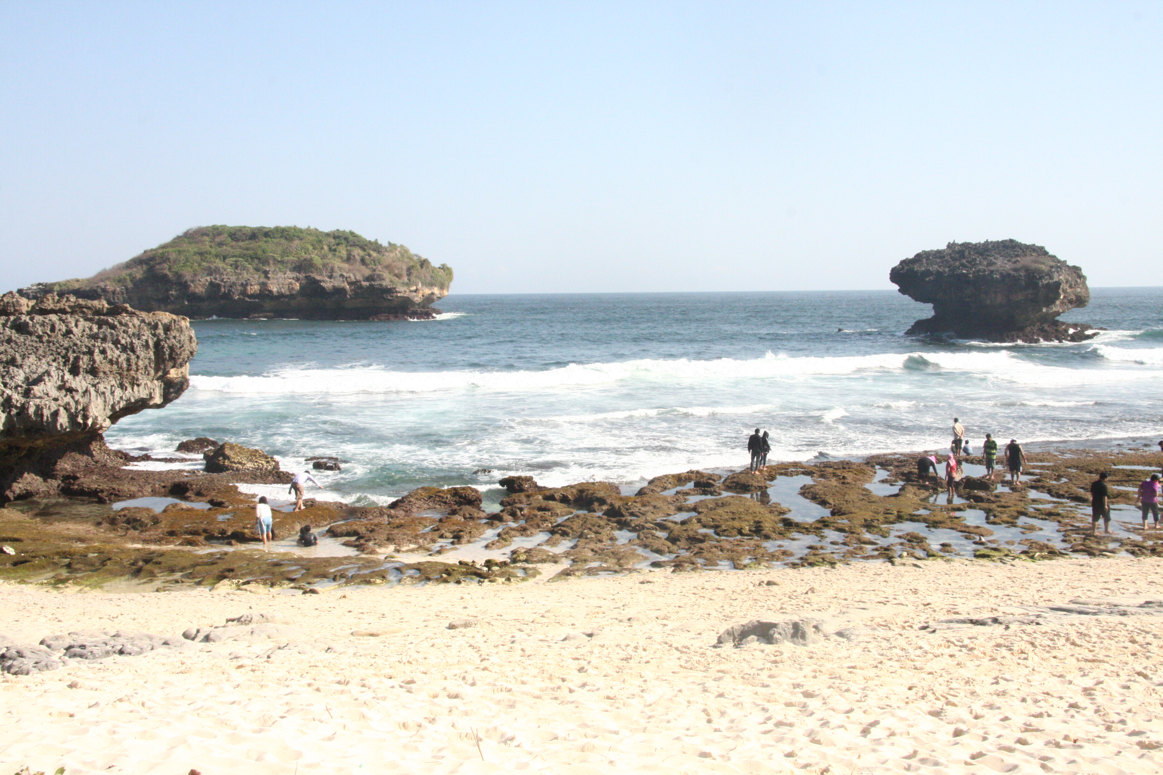Pantai Srau Dijadikan Tempat Gathering MOTO AE. (Foto : Doc.Pacitanku)