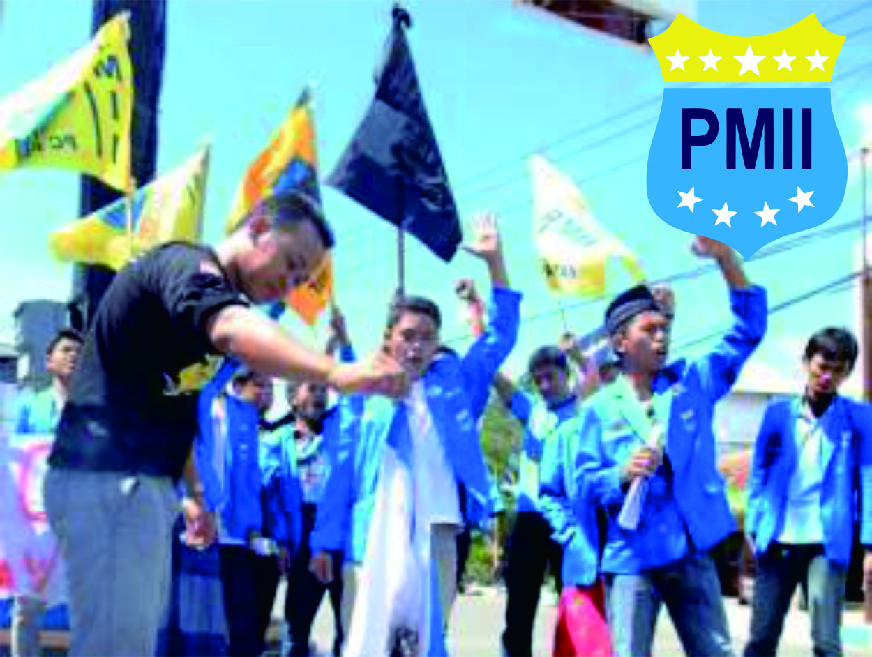 PMII Pacitan melakukan aksi. (Foto : NU Online)