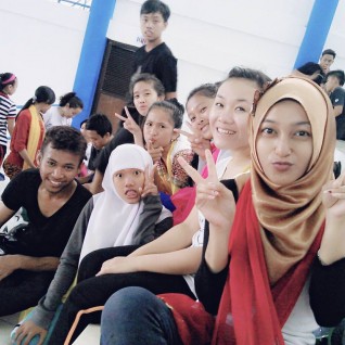 Gaya selfie para penari Pacitan Bumi Kaloka. (Foto : Criza Ari Suseno)