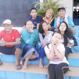 Gaya selfie para penari Pacitan Bumi Kaloka. (Foto : Criza Ari Suseno)