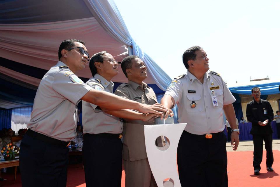 Indartato dan Suroyo Alimoeso saat peresmian terminal Pacitan. (Foto : Doc Info Pacitan)