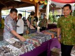 Kerajinan batik Pacitan di pamerkan di halal bihalal PWP. (Foto : Doc. Info Pacitan)
