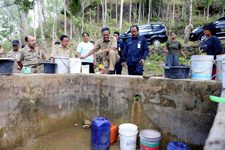Bupati bersama segenap pejabat Pemkab mengunjungi daerah kekeringan air. (Foto : Doc Info Pacitan)