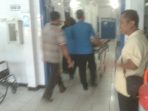 Pengunjung yang terkena ubur - ubur dirawat di RSUD Pacitan. (Foto : WA/Info Pacitan)