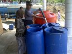 Polres Pacitan berikan bantuan air bersih untuk warga Punung. (Foto : Halopolisi.com)