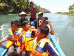 Anak – anak Maron berlayar (foto : wildan)