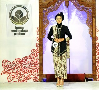 Para peserta Kethuk Kenang mengenakan adat Jawa. (Foto : Kethuk Kenang Pacitan/FP)