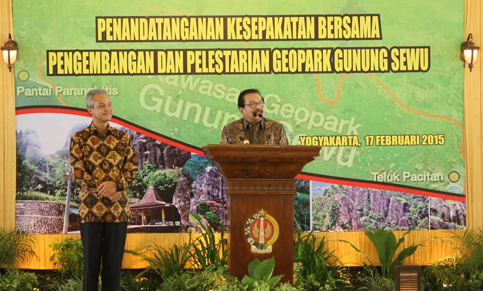 Gubernur Jatim memberikan sambutan dalam pertemuan tiga Gubernur di DI Yogyakarta, belum lama ini. (Foto : IST)