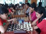 Para atlet catur Pacitan yang bertanding di Pendopo Kabupaten. (Foto : Gabungan Berita Koran/FB)