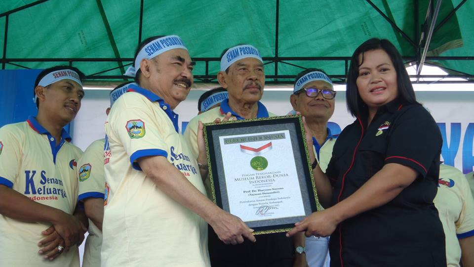 Senam Posdaya Indonesia di Pacitan pecahkan rekor MURI (Foto : Wawan Setiawan TT/FB)