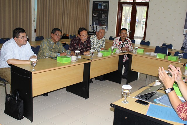 Diskusi Pengembangan Energi Terbarukan di Pacitan. (Foto : PSE UGM)