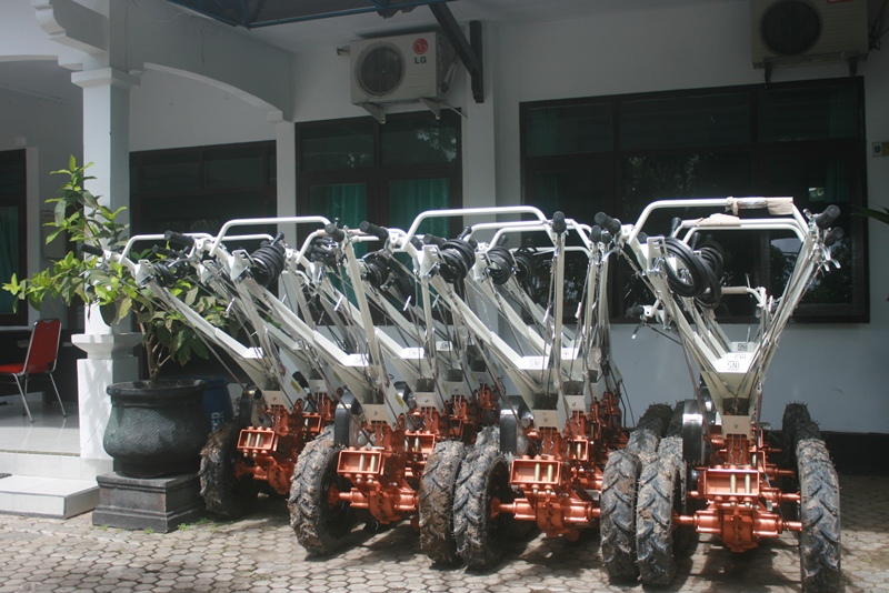 traktor petani pacitan. (Foto : Dok Pacitanku)