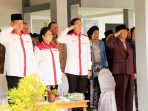 SBY didampingi Ani Yudhoyono, Ibas dan Suko Wiyono saat mengikuti upacara HUT RI ke 70 di Lapangan Kecamatan Nawangan, Pacitan. (Foto: David Christian)