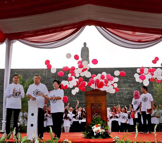 SBY dan Ani Yudhoyono saat meresmikan IFS di Nawangan, beberapa waktu lalu. (Foto: Ani Yudhoyono/Instagram)