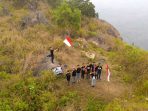 Peserta upacara di Gunung Lanang, Pacitan. (Foto: Muhammad Haden/FB)