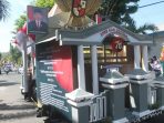 Kendaraan hias pawai pembangunan dari DPRD Pacitan. (Foto: Tresna Sudjarwanto)