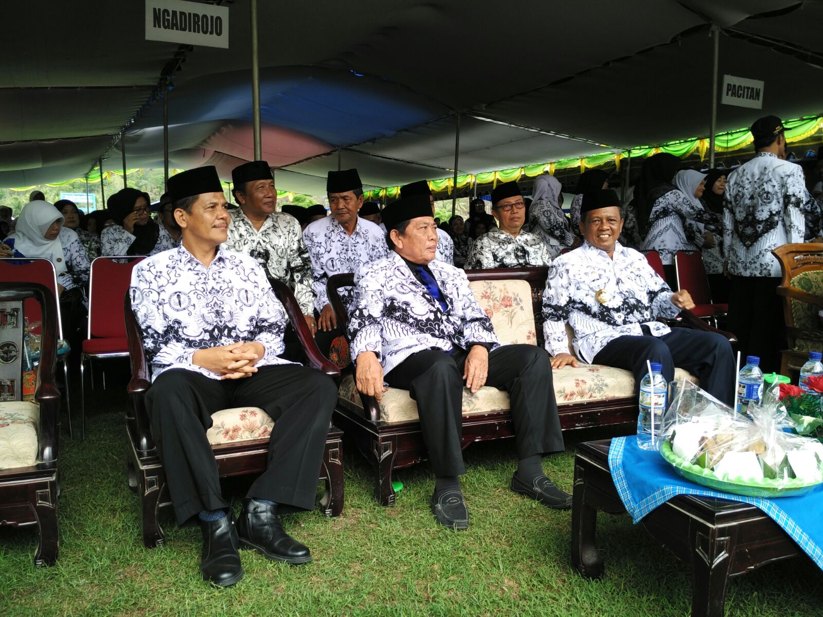 Peringatan Hari Guru Nasional di Stadion CItra Mandiri Arjosari. (Foto: Bambang/Pacitanku)