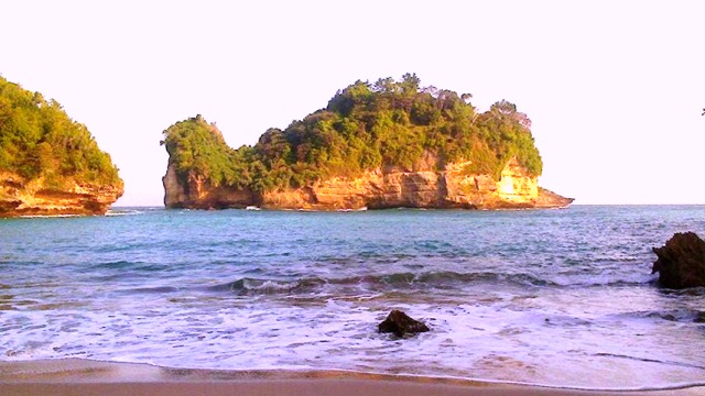 Pantai Bakung di Kalitani, Karangnongko, Kebonagung. (Foto; Dok. Pacitanku)