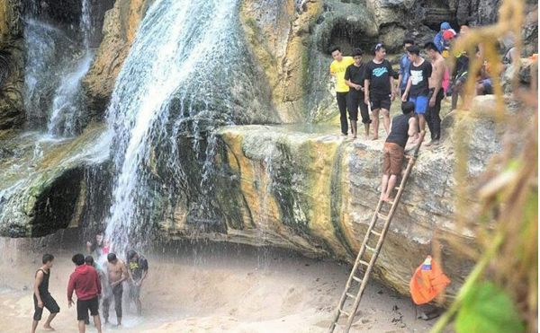 Wisatawan asyik menikmati liburan di Pacitan. (Foto: Instagram Pacitanku/muham matt)