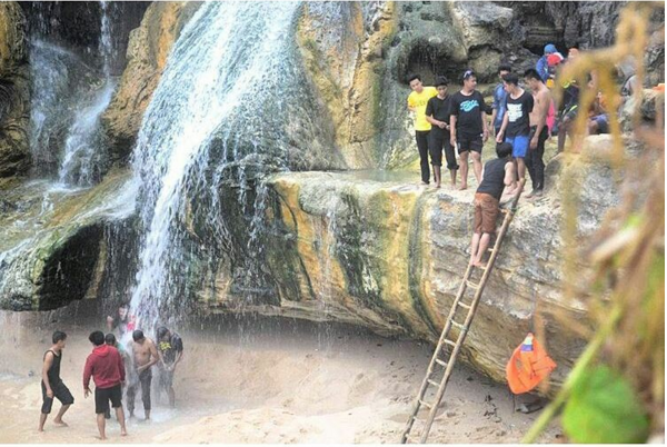 Wisatawan asyik menikmati liburan di Pacitan. (Foto: Instagram Pacitanku/muham matt)