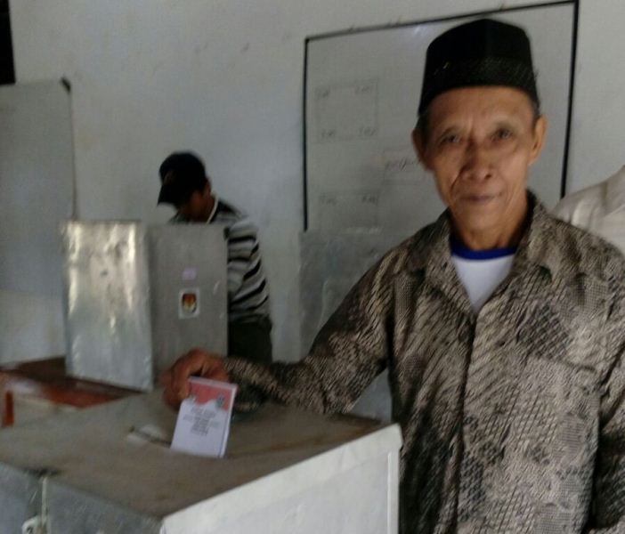 Pemilih di desa Kasihan usai menggunakan hak pilihnya. (Foto: Fajar Bachroni)