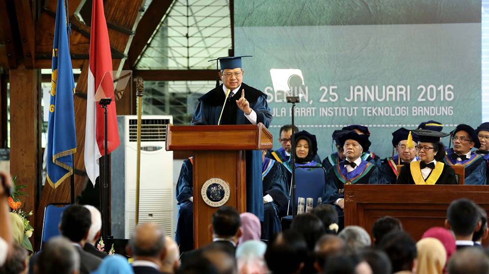 SBY saat menyampaikan orasi ilmiah jelang pengaugerahan gelar Doctor Honoris Causa di ITB. (Foto: FB Susilo Bambang Yudhoyono)