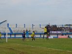 Suasana laga Pacitan FC vs Persik Kediri. (Foto: Muhammad Toifur)