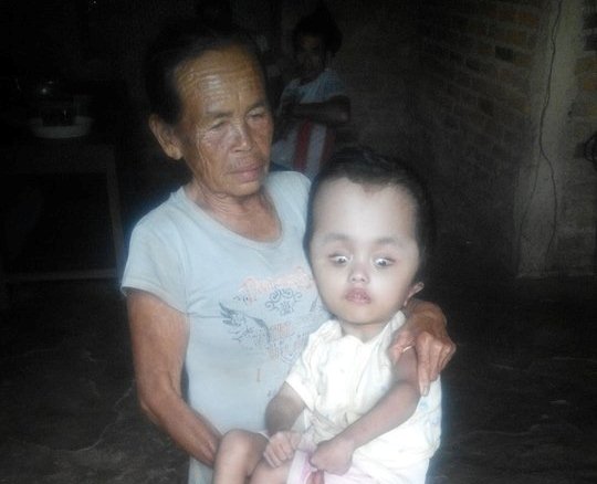 Agung dan neneknya Jumi. (Foto: Bayu Sasmito)