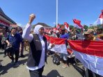 Khofifah beri bantuan