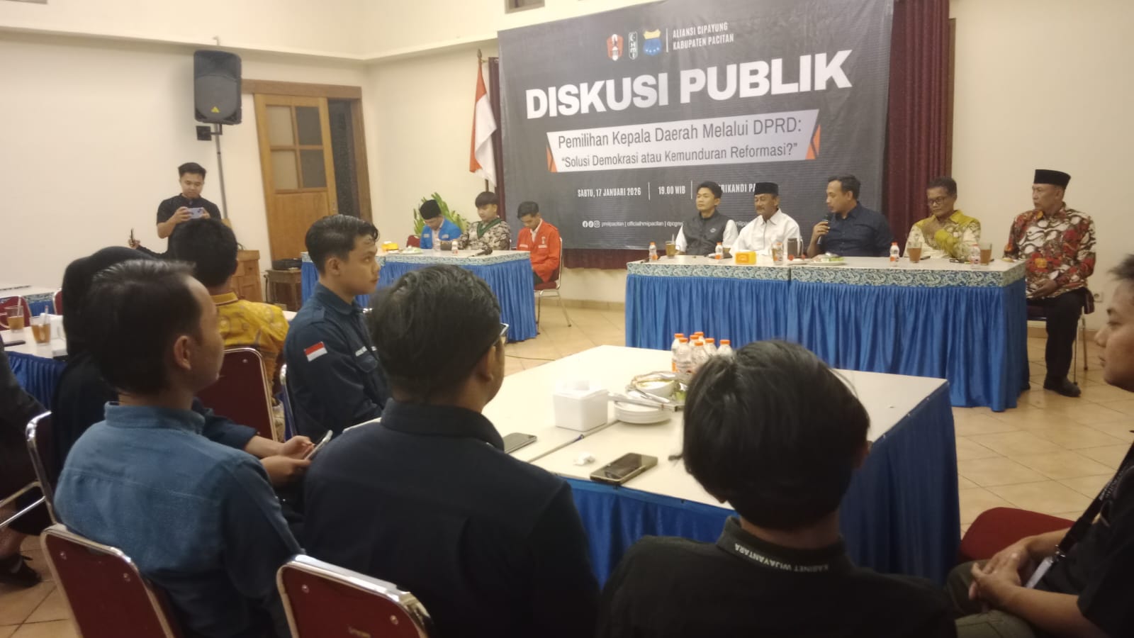 Suasana diskusi publik Aliansi Cipayung Pacitan menolak wacana Pilkada oleh DPRD di Hotel Srikandi.