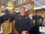 Ketua Komisi II DPRD Pacitan Rudi Handoko mengenakan pakaian adat beskap saat menghadiri peringatan Hari Jadi ke-281 Kabupaten Pacitan di Pendopo.