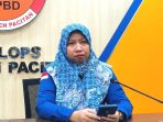 Ayu Krisno Ekarsti dari BMKG Stasiun Geofisika Kelas I Sleman memberikan keterangan pers pascagempa di Ruang Pusdalops BPBD Kabupaten Pacitan.