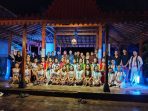 Kolaborasi apik antara seni tari, musik, dan wayang ini sukses menjadi oase pelestarian budaya yang menyentuh hati warga lokal hingga para pencinta seni.