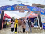 Warga Pacitan ramai mengunjungi stan bazar UMKM di Kampung Ramadan Pacitan 2026 yang digelar di halaman Perpusda Kabupaten Pacitan.
