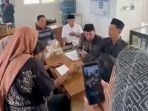 Prosesi akad nikah darurat Putri Yunita Sari dan Dava Dwi Herianto di depan jenazah di RSUD dr Darsono Pacitan.