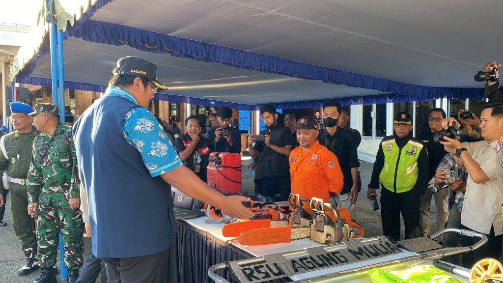 Wakil Bupati Pacitan Gagarin meninjau kesiapan pos pengamanan mudik Lebaran 2026.