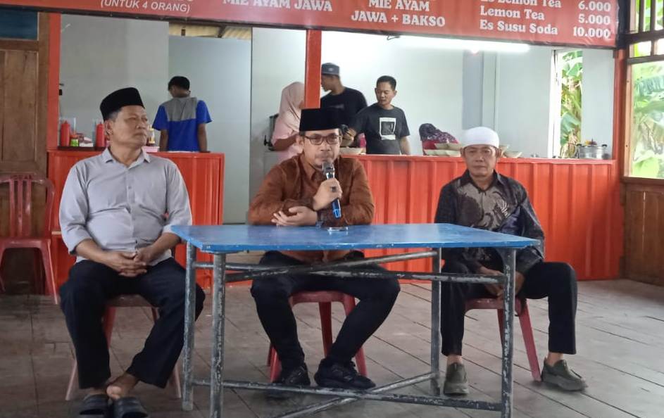 Ketua DPRD Pacitan Arif Setya Budi saat memberikan sambutan di acara buka bersama pers.