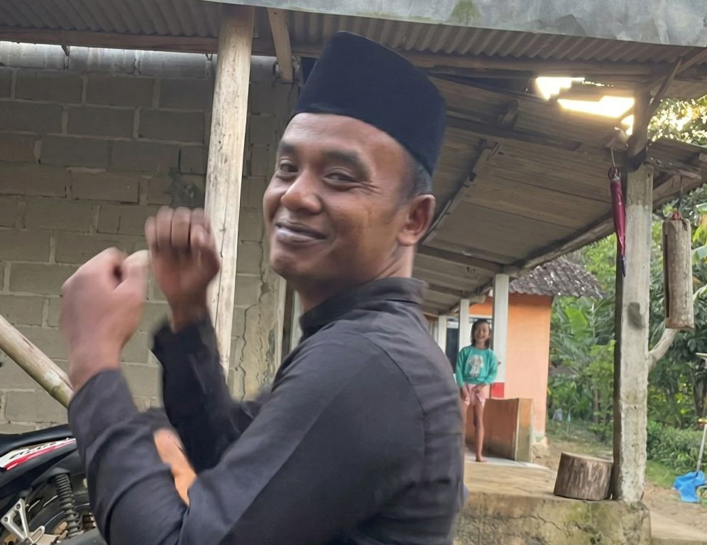 Akip Pahala Walothok Channel Viral Global Akip Pahala kreator Pacitan viral di konten Manchester United dan Borussia Dortmund.