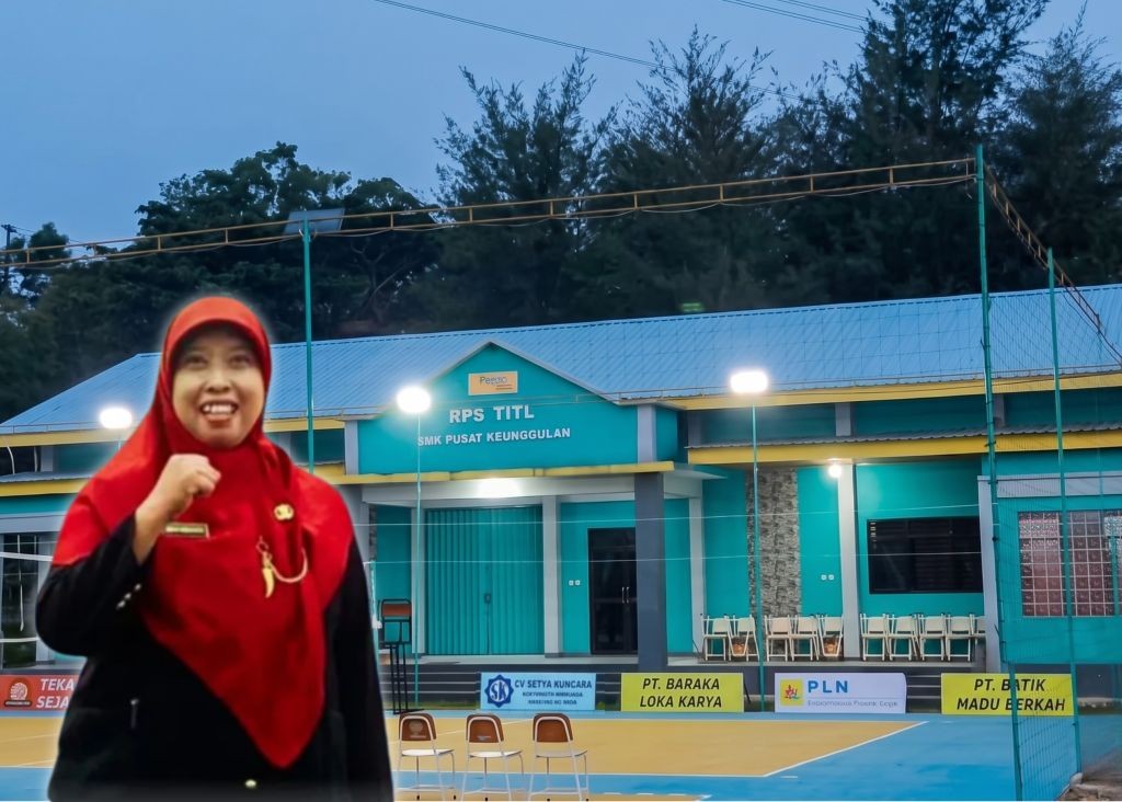 Suasana kemeriahan peresmian lapangan bola voli baru di SMKN 1 Sudimoro yang diisi dengan turnamen dan pesta kembang api.