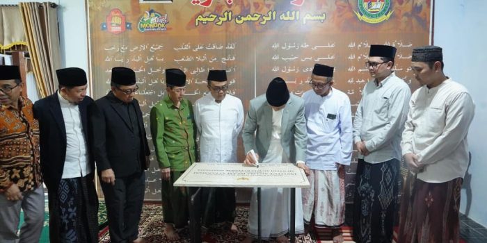Menteri Agama Nasaruddin Umar saat meresmikan Institut Agama Islam Attarmasi di Pondok Pesantren Tremas Pacitan.