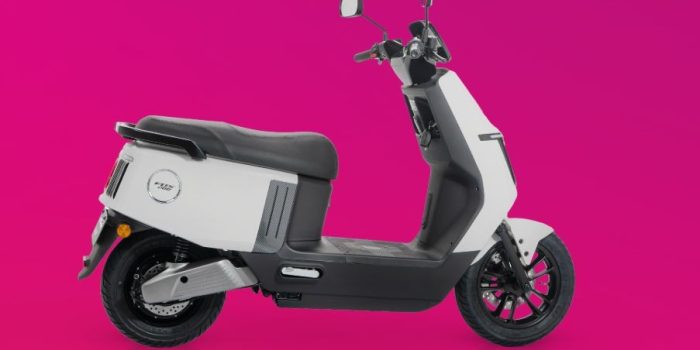 Butuh Motor Listrik untuk Perempuan? Polytron Fox 200 Bisa Jadi Pilihan