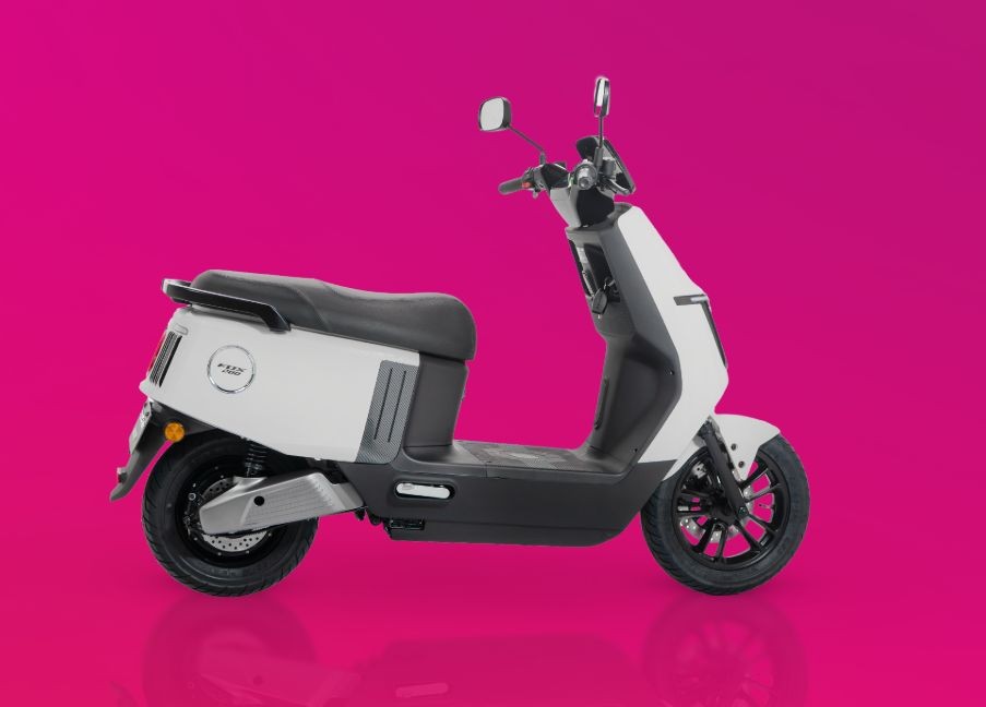 Butuh Motor Listrik untuk Perempuan? Polytron Fox 200 Bisa Jadi Pilihan