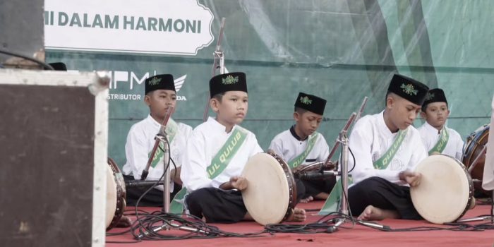 Peserta Festival Rebana Klasik di Syawalan Fest 2026 Pacitan tampil di Lapangan PETA.