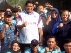 Wakil Bupati Pacitan Gagarin bersama jajaran OPD melakukan kerja bakti di Pantai Pancer Door.