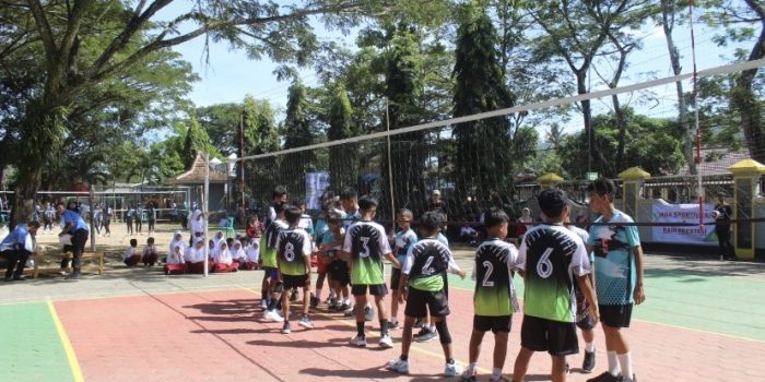 Pembukaan turnamen olahraga SPENSAKA CUP 1 di SMPN 1 Kebonagung Pacitan yang diikuti siswa SD se-Kecamatan Kebonagung.
