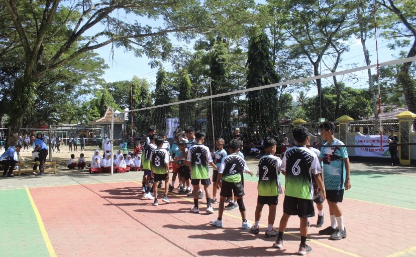 Pembukaan turnamen olahraga SPENSAKA CUP 1 di SMPN 1 Kebonagung Pacitan yang diikuti siswa SD se-Kecamatan Kebonagung.