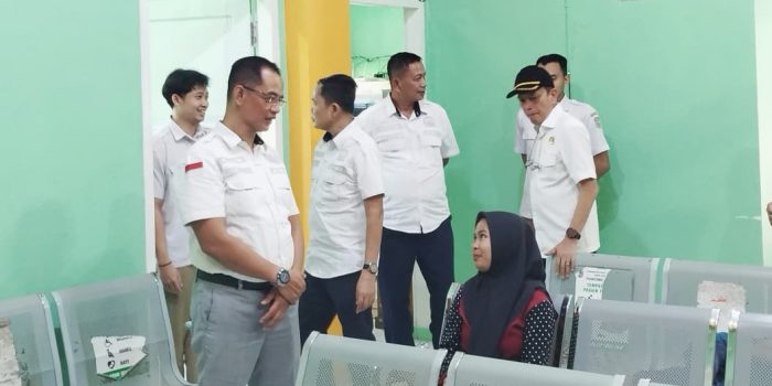 Ketua Komisi 2 DPRD memberikan keterangan terkait evaluasi anggaran BOK dan pelayanan di Puskesmas Tulakan.