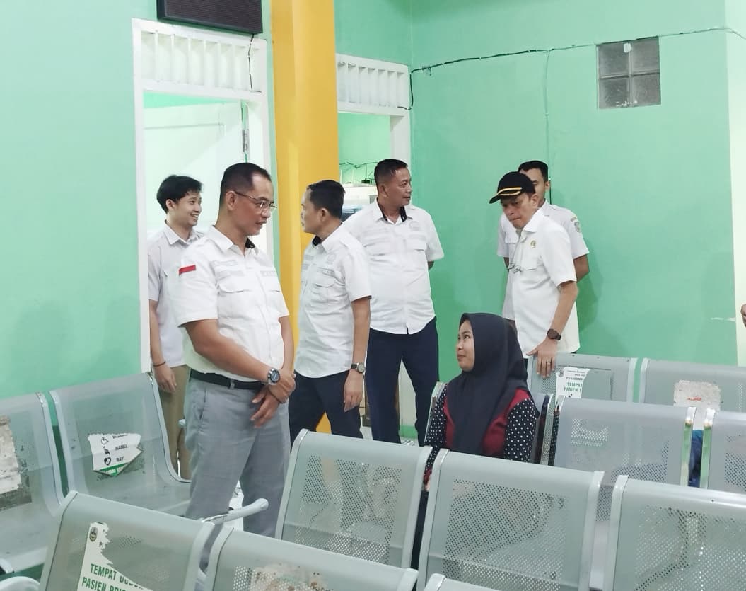 Ketua Komisi 2 DPRD memberikan keterangan terkait evaluasi anggaran BOK dan pelayanan di Puskesmas Tulakan.