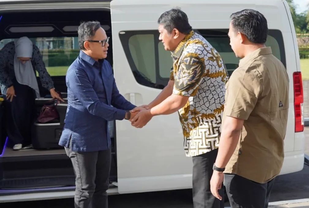 Wakil Bupati Pacitan Gagarin mendampingi Wamendagri Bima Arya di Museum SBY-Ani.